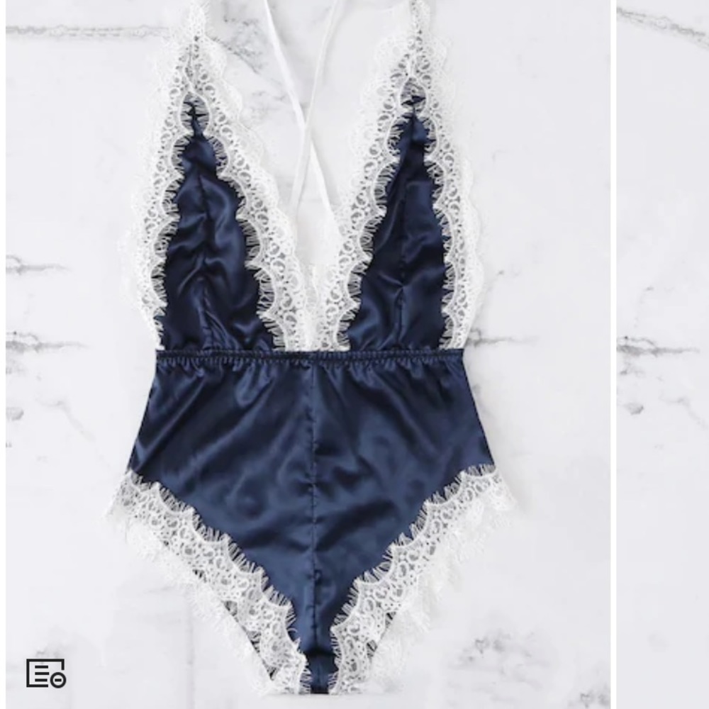 Lace trim backless romper